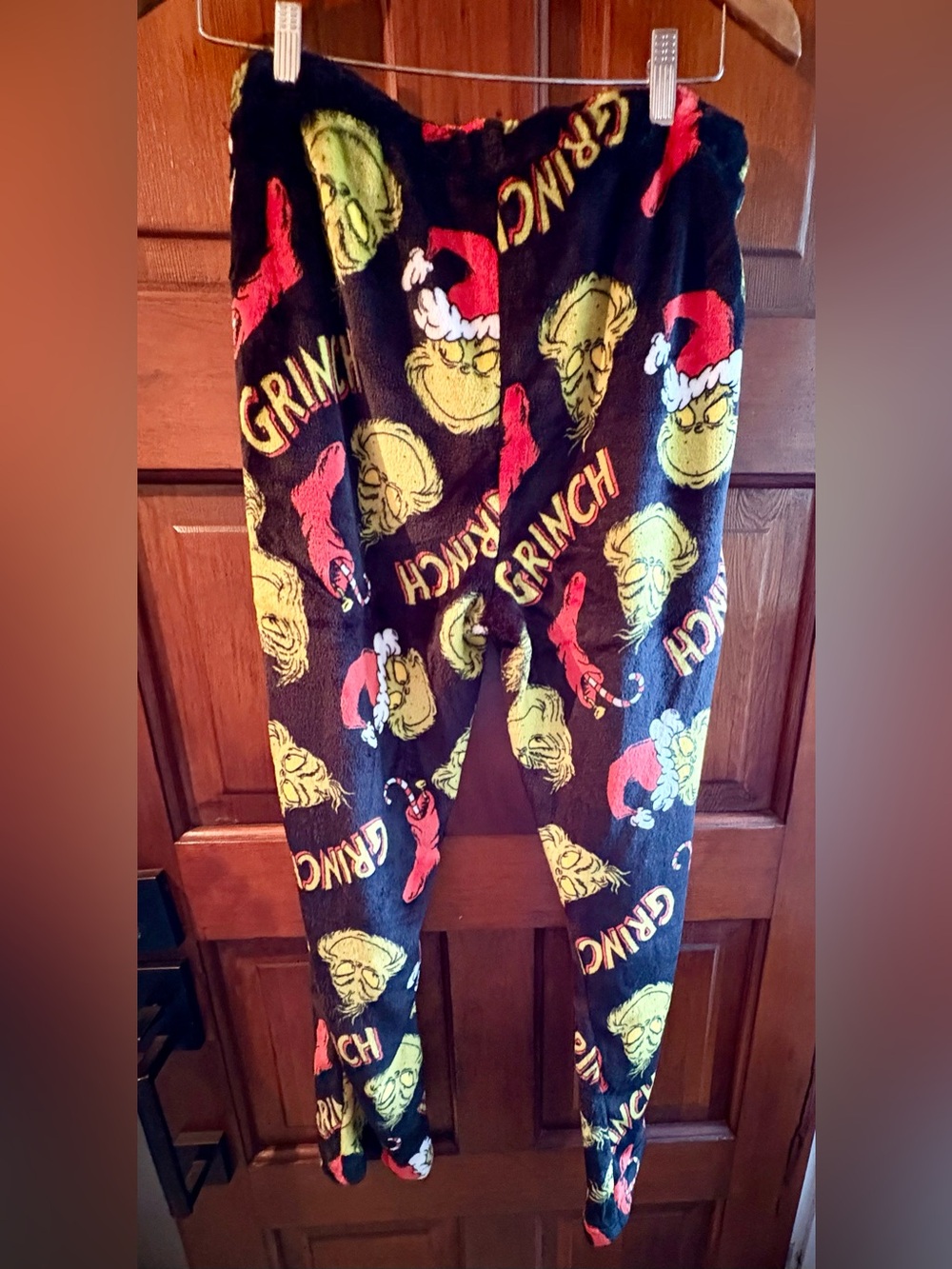 Women’s Black Grinch Fleece Lounge Pants - Cozy Holiday Sleepwear